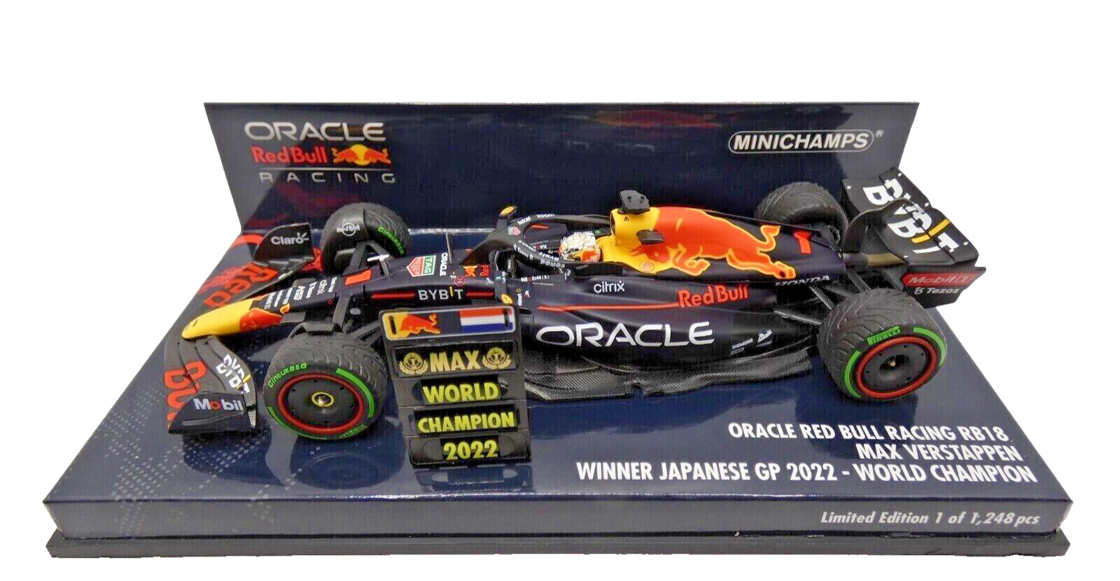 Max Verstappen Red Bull RB18 World Champion 2022 Scale 1/43 Minichamps