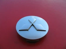 MITSUBISHI LANCER OUTLANDER (1) WHEEL RIM HUB CAP HUBCAP CENTER COVER USED 11724