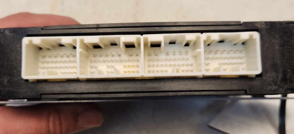 Subaru Impreza 2010 ECU ECM módulo de control del motor M/T OEM P/N 22765AA780 Foto 2 de 3