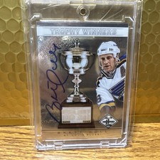 2012-13 Panini Limited - Trophy Winners Brett Hull #TW-37 Autographed # 21/50