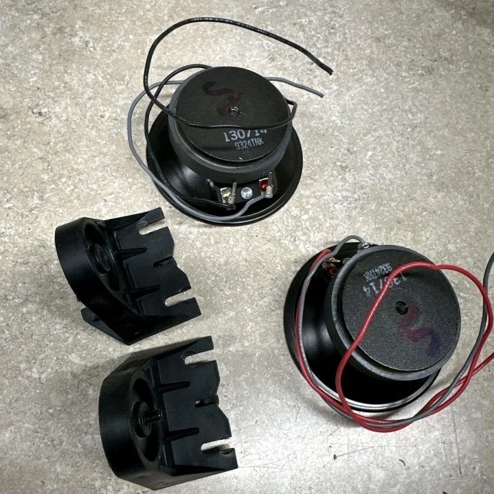 Pair of BOSE 301 Series III Tweeters  Original OEM with Mounting Brackets Tested - Image 3 of 4