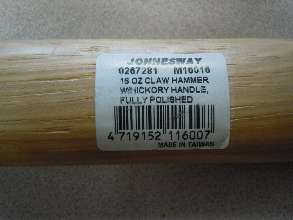 Martillo de garra con mango de nogal americano de 16 oz. Jonesway 0267281 Foto 3 de 3