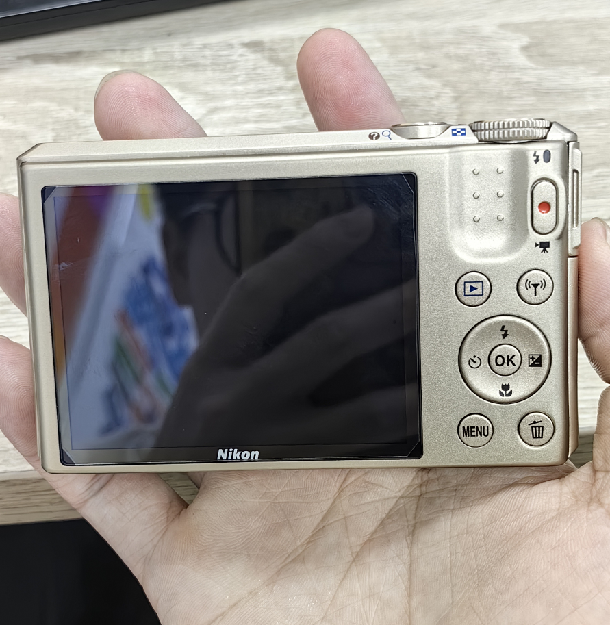 Nikon COOLPIX S7000 16.0MP 20X Optical Zoom Vintage Digital