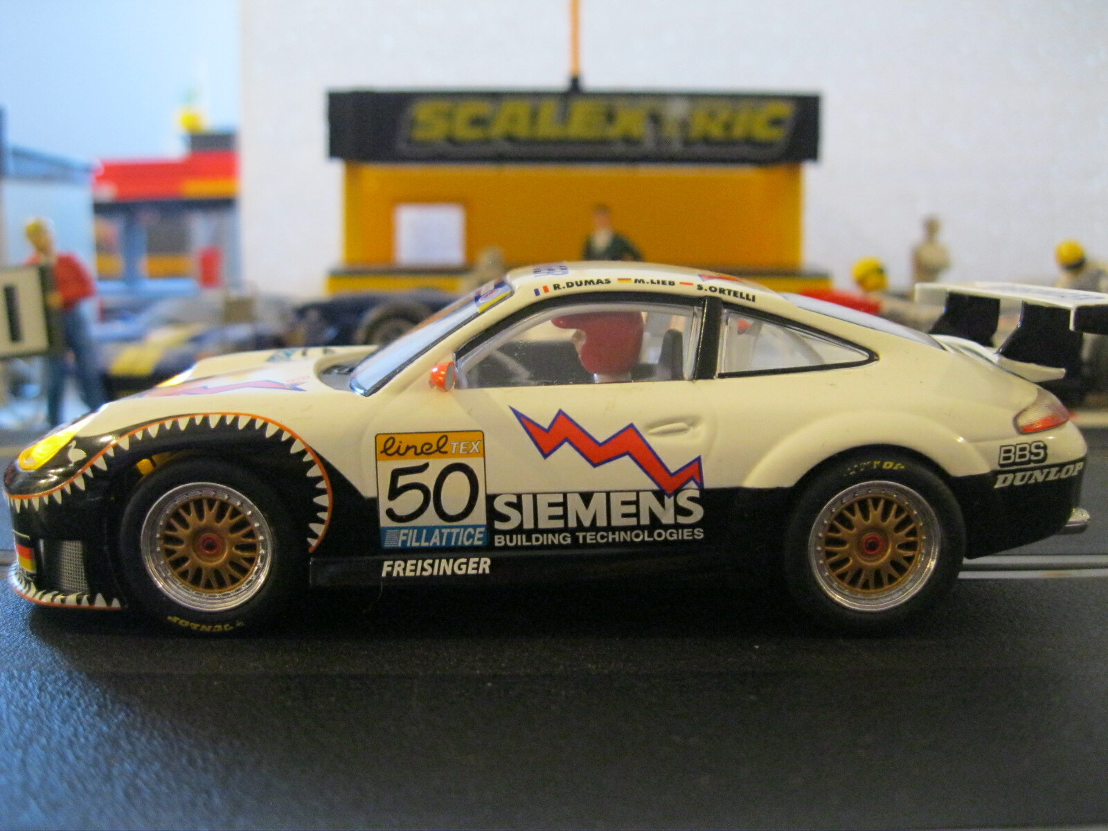 scalextric porsche 911 gt3r