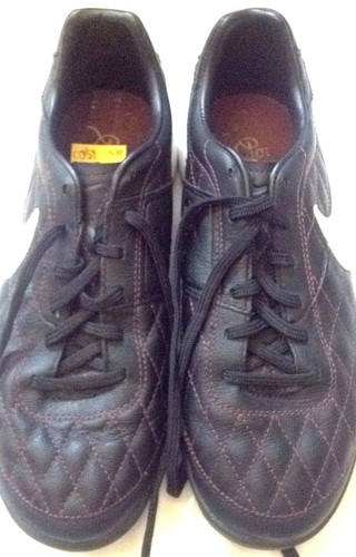 NIKE - scarpe da calcetto - colore nero e bianco - N 37,5 - stringate USATE  | eBay
