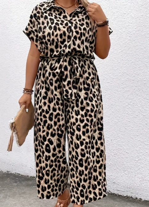 Damen-Jumpsuit in Leopardenprint - Plus Size, lässig mit Kurzarm, Knopfdetails - Bild 3 von 4