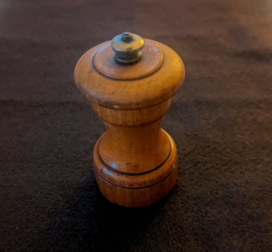 Vintage Depose Pepper Mill Grinder /3.5 " Tall