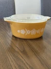 New ListingVintage Pyrex 475 B 2 1/2 Quart Orange Blossom Design Orange Yellow Color W/ Lid