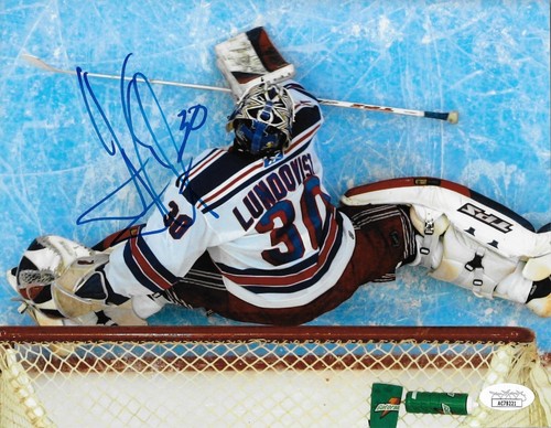 Auto. New York Rangers Henrik Lundqvist 8x10 Photo #2 with JSA Authentication - Picture 2 of 5