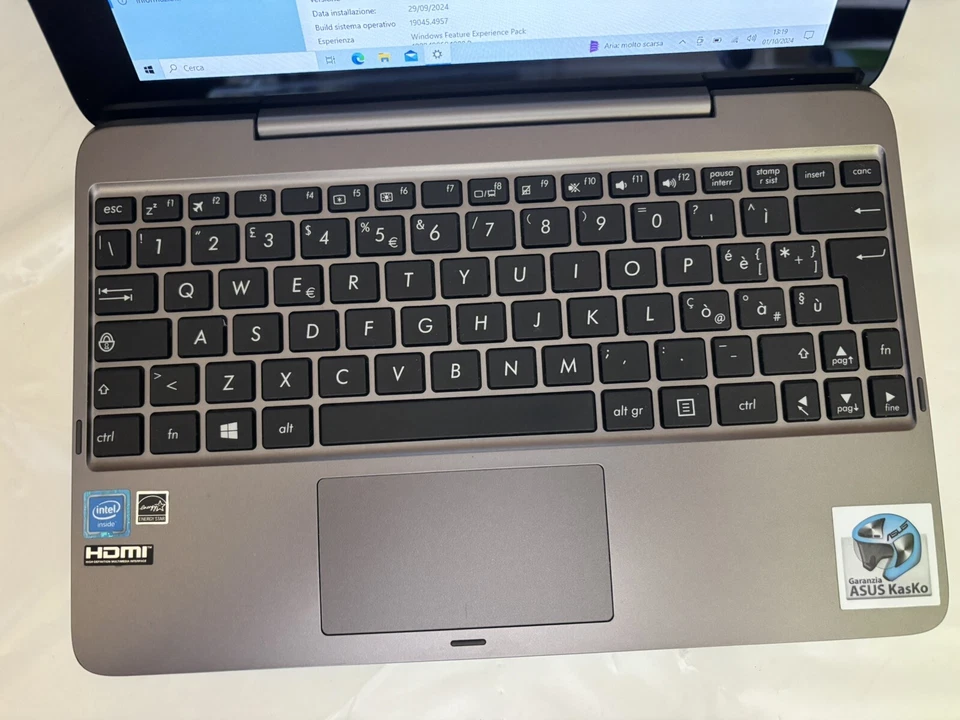 ASUS Transformer Book T100HA-FU002T 10.1" Windows 10 Tablet - Immagine 3 di 4