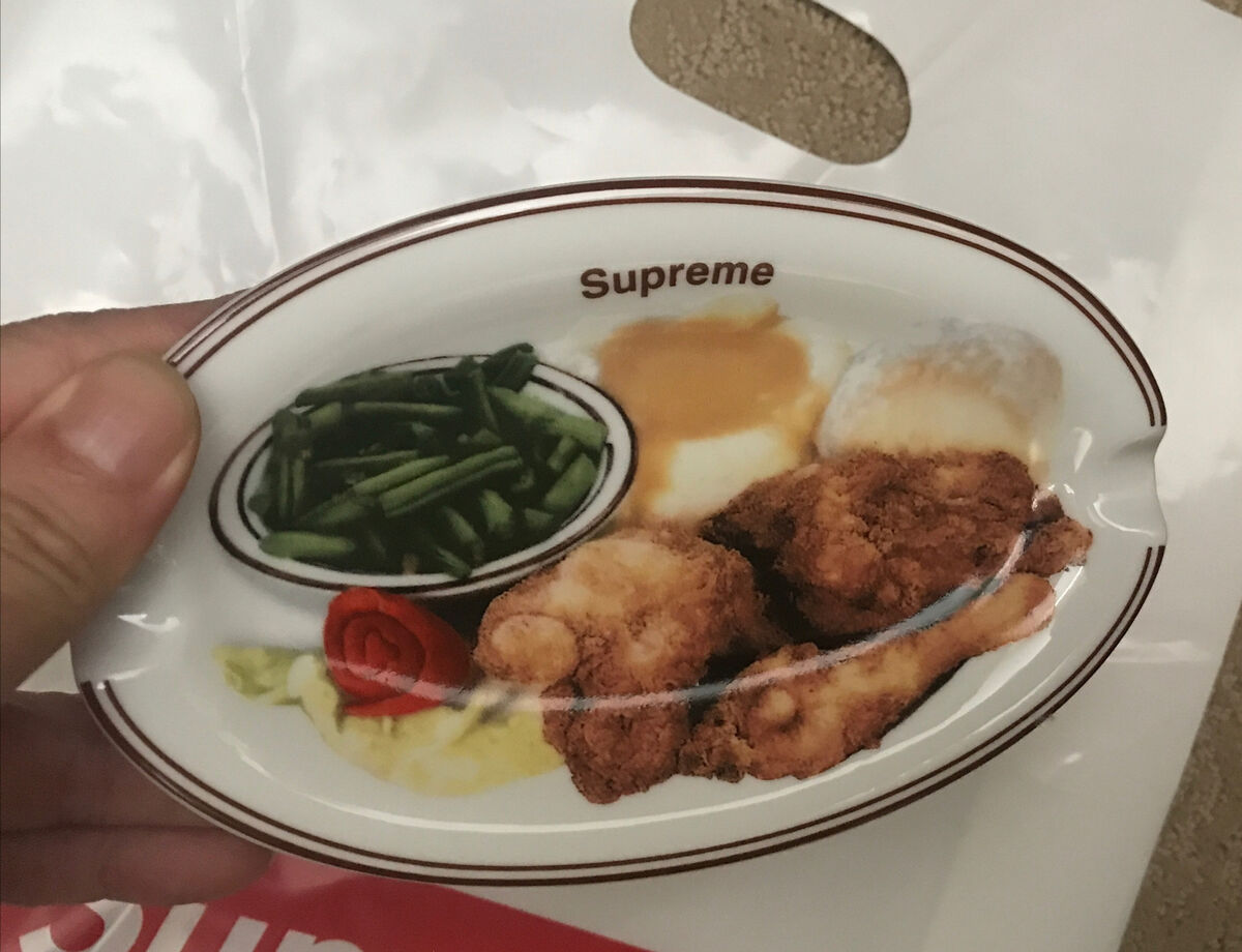 Supreme Chicken Dinner Plate Ashtray White SS18 Box Logo Ash Supreme Chicken Dinner Plate Ashtray White SS18 Box Logo Ash