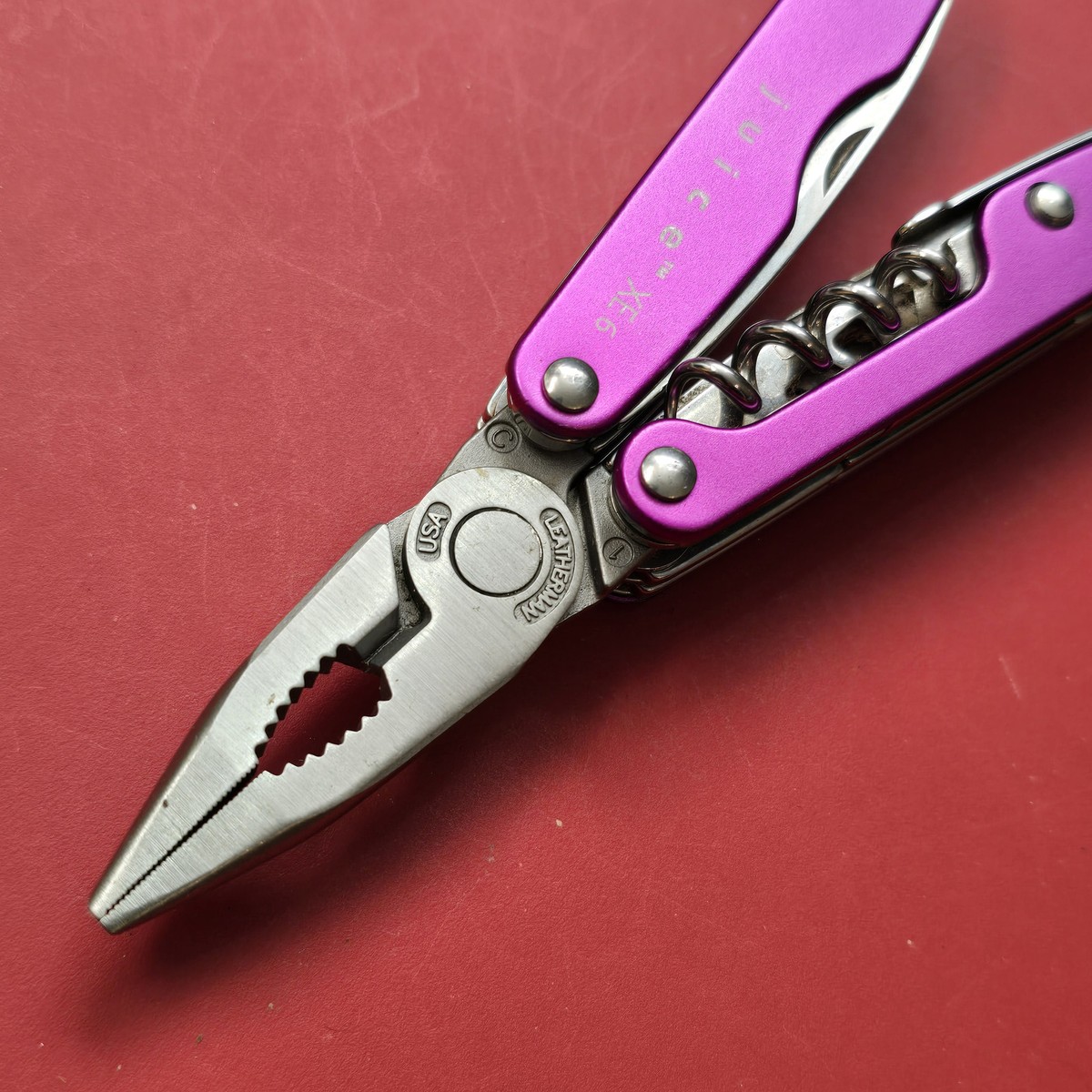 その他 LEATHERMAN - LEATHERMAN JUICE XE6 LEATHERMAN JUICE XE6 THUNDER PURPLE RETIRED MULTI TOOL