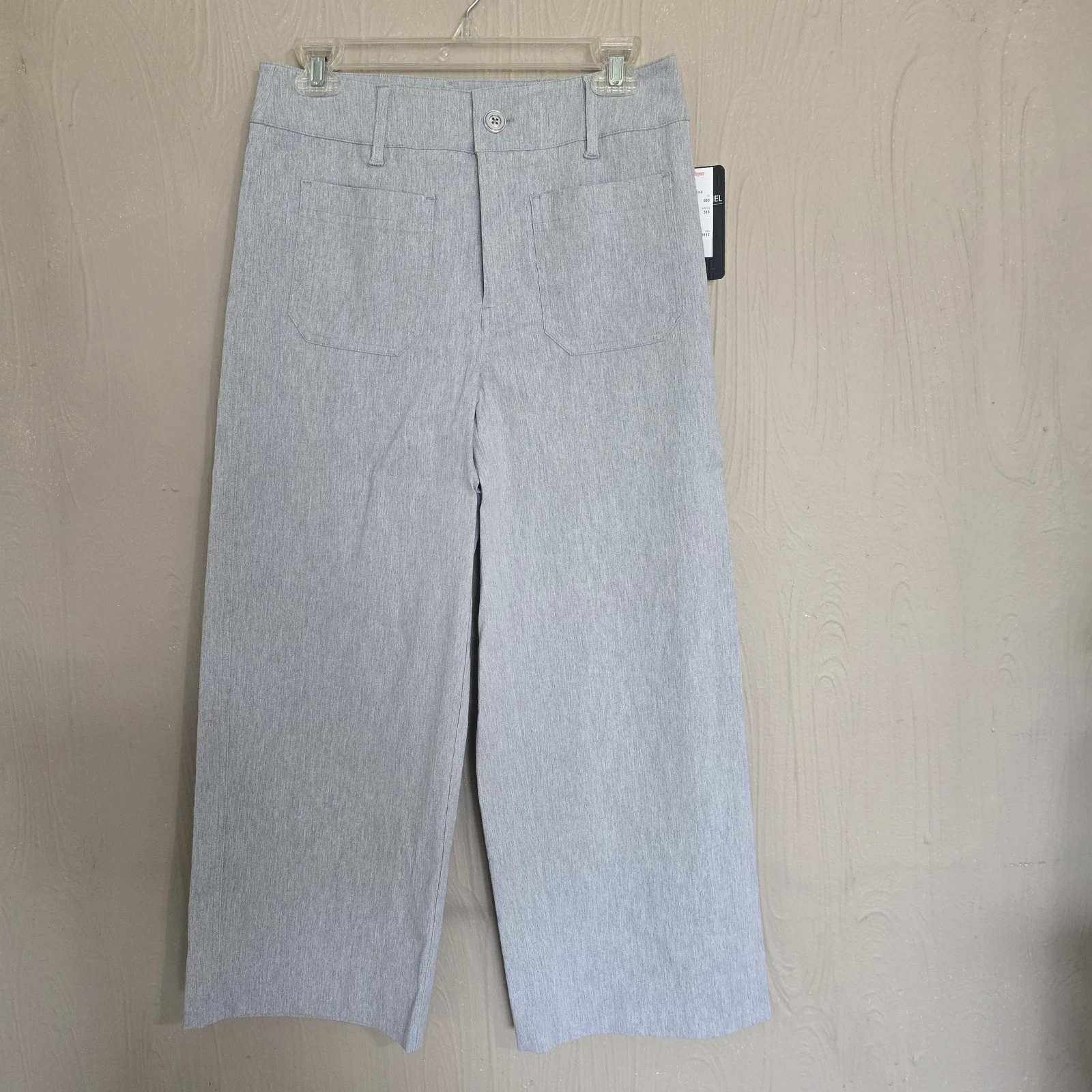 Zac & Rachel womens size 6 gray Rayon blend capris