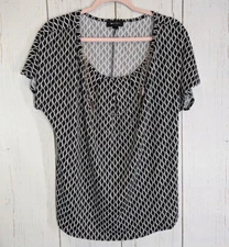Ab Studio Size Large Black White Patterned Short Sleeve Necklace Accent Blouse