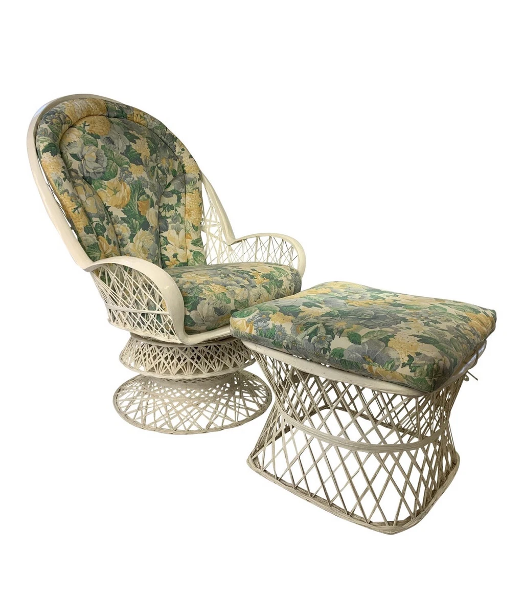 Mid Century Russell Woodard Spun Fiberglass Swivel Lounge Chair