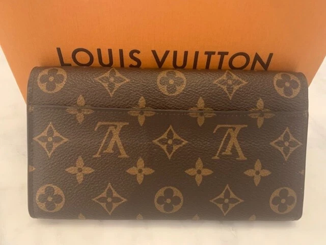 LOUIS VUITTON Sarah Wallet  Portefeuille and WOC Monogram Coated Canvas  - Image 4 of 4