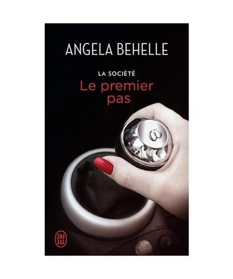 Le premier pas, Behelle, Angela
