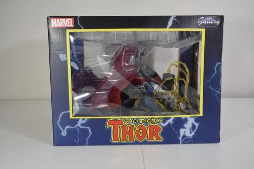 The Mighty Thor Marvel Gallery PVC Diorama Statue w/Mjolnir