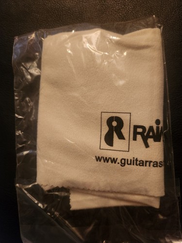Raimundo Ivory White Soft Guitar Polishing Cloth 14×14 New - Picture 2 of 3