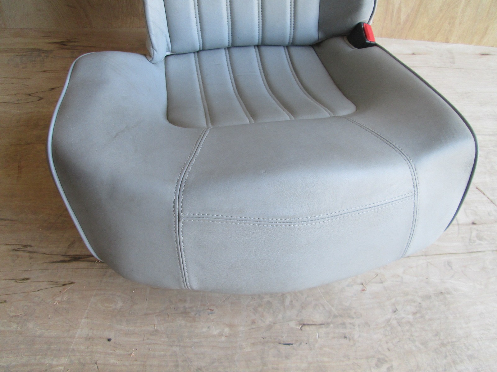 Maserati Quattroporte - RH / Rear Seat w/ Rails / Guides  - Power Grey