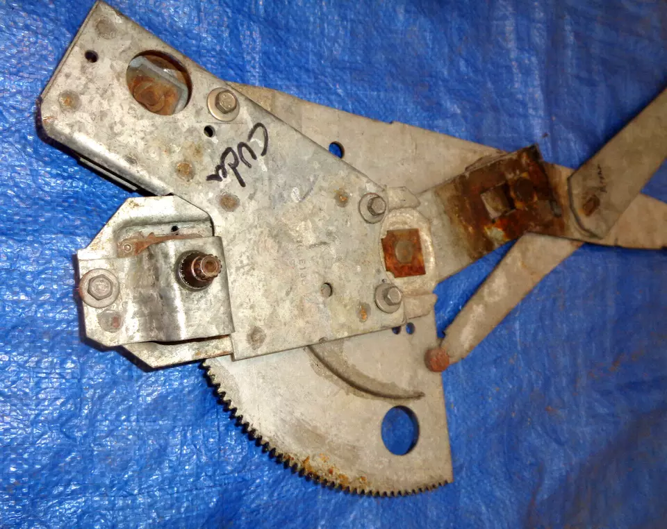 1971 - 74 PLYMOUTH BARRACUDA CUDA 右门窗调节器 原始拖把 工作 GD — 第 2/4 张图片