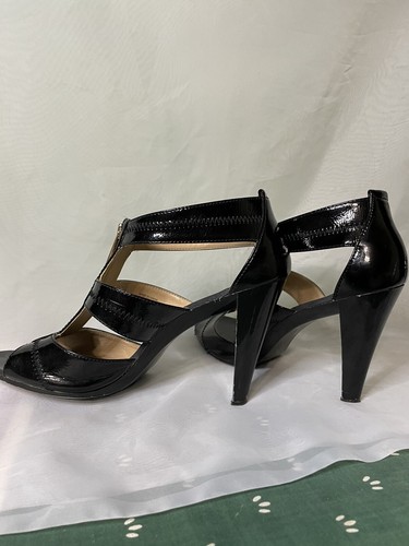 Michael Kors Zip T Strap Heels Sandals Size 9.5 M Black Patent Leather - Picture 3 of 8