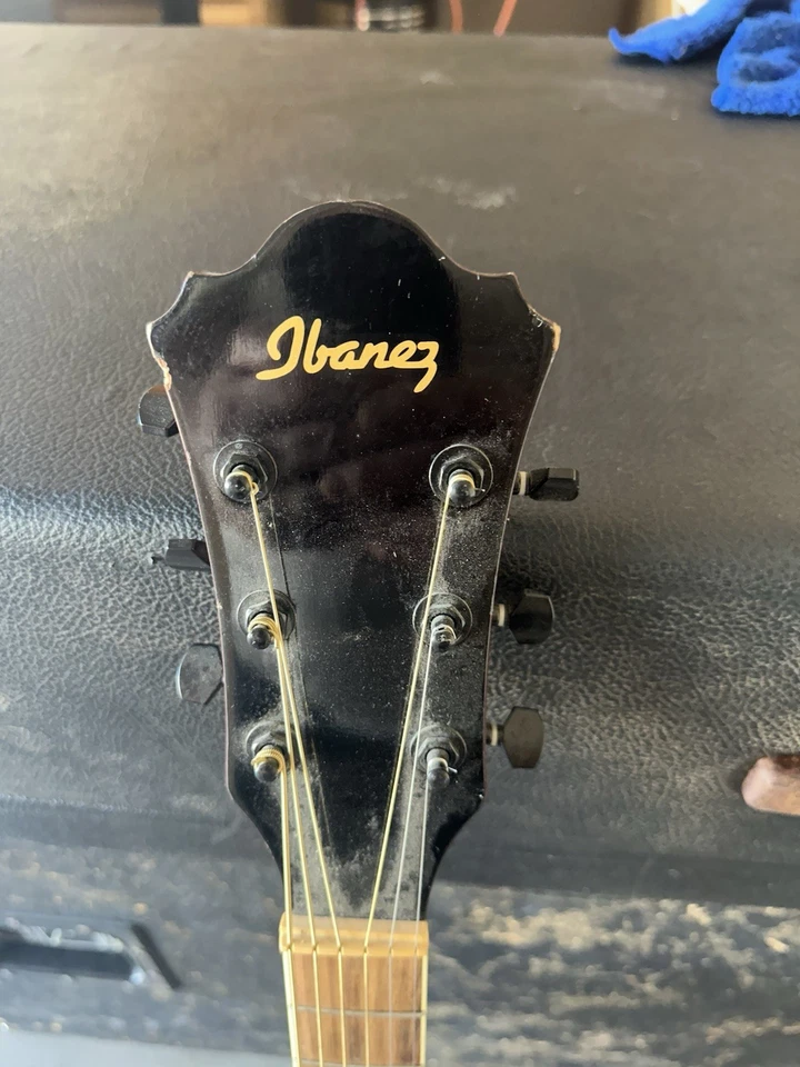 Guitarra acústica de 6 cuerdas Ibanez Foto 2 de 4