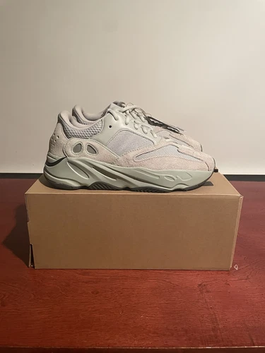 Sale Yeezy 700 taglia 9