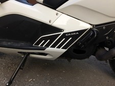 2 ADESIVI in RESINA GEL PROTEZIONI PIEDI PASSEGGERO compatibili per GILERA GP800