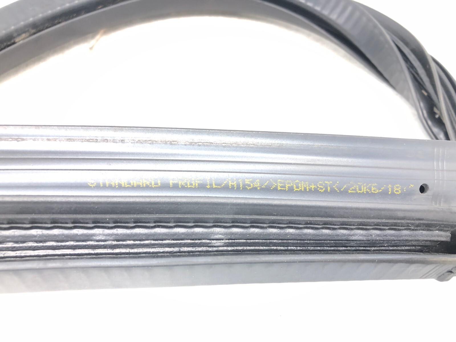 2017-2022 MASERATI LEVANTE RIGHT PASSENGER FRONT DOOR WEATHERSTRIP SEAL OEM