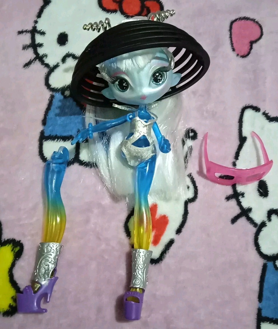 Novi Stars Una Verse Orbit Beach Doll UK - Main Image