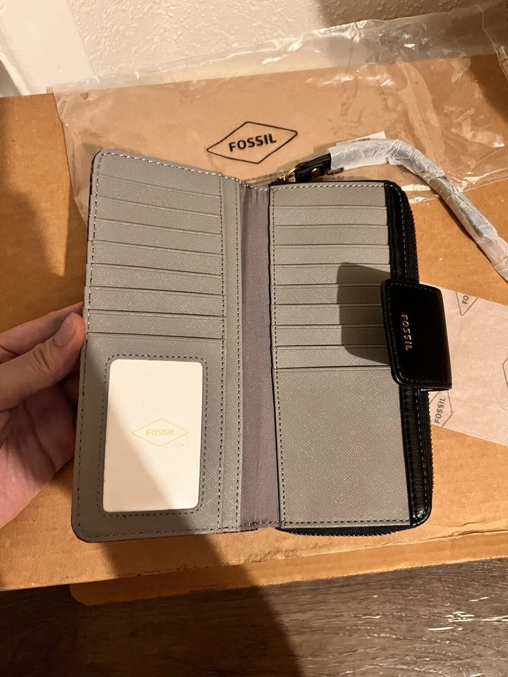 mochila fosil elina y paquete clutch madison Foto 3 de 4