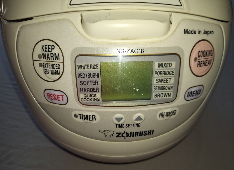 ZOJIRUSHI NS-ZAC18 NEURO FUZZY RICE COOKER & WARMER 10 CUP USED, SEE PICTURES. 