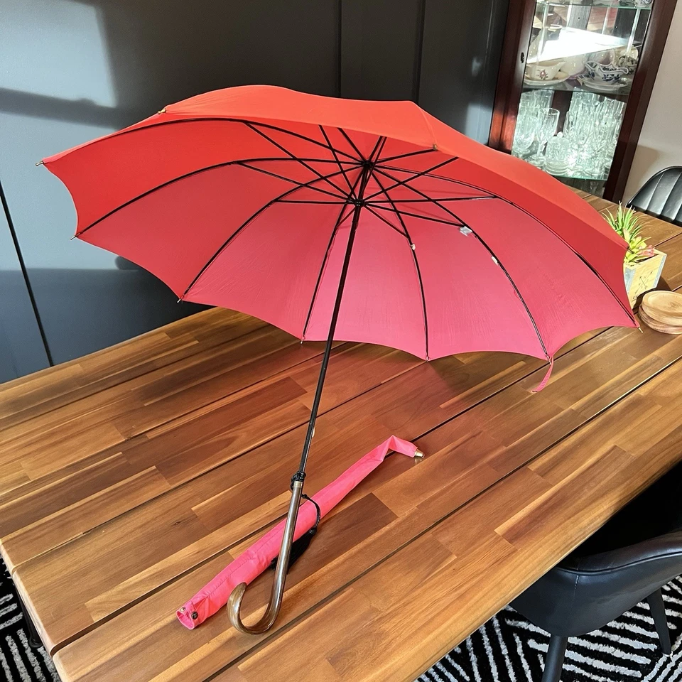 Paraguas Sombrilla Rosa Vintage con Mango de Madera Curvo Borla Negra Arte Decoración Foto 2 de 4