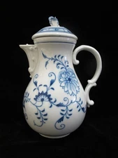 MEISSEN Porcelain BLUE ONION Rose Bud Finial 10" COFFEE Pot