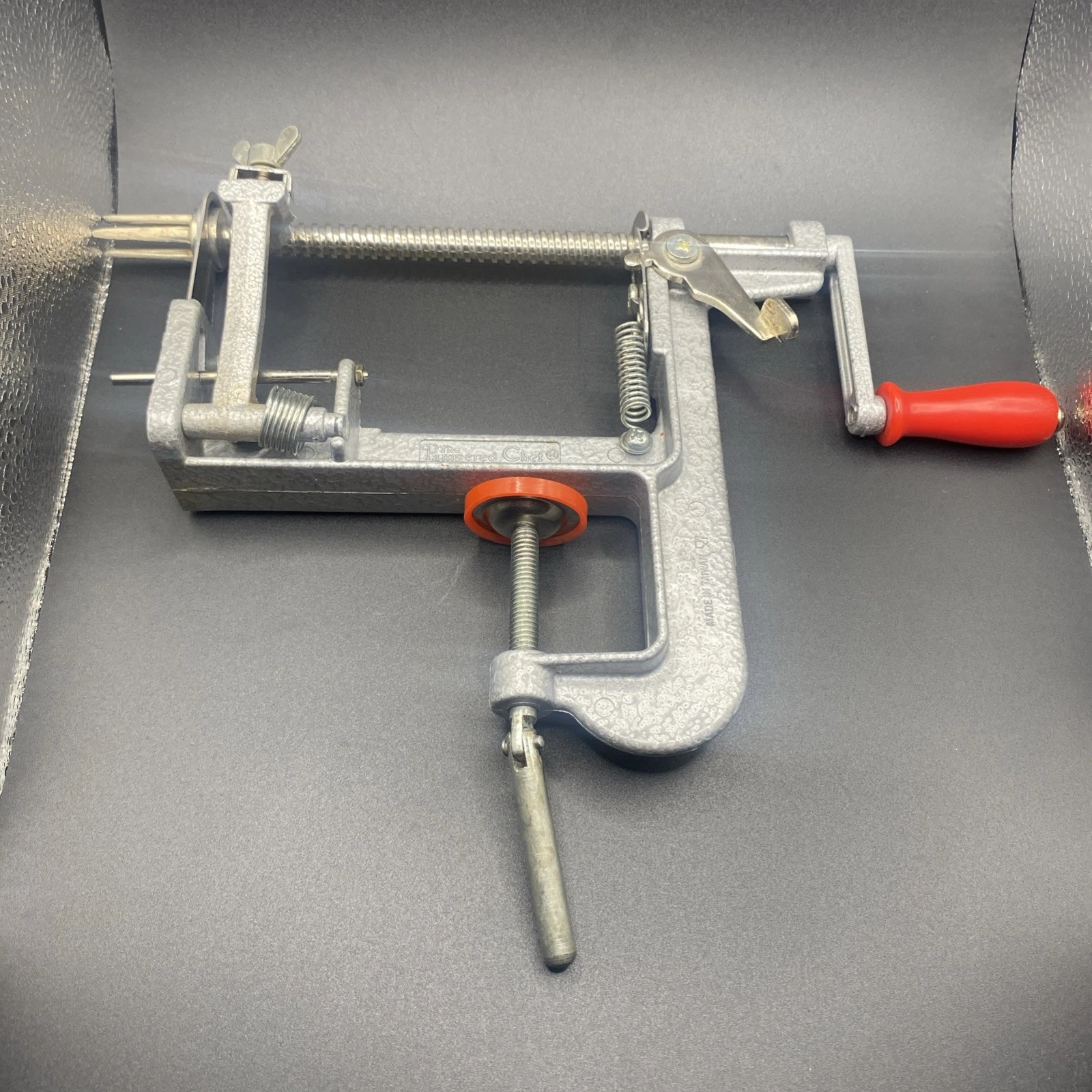 Pampered Chef Apple Peeler Corer Slicer Clamp Mount Red Handle Kitchen Tool
Opens in a new window or