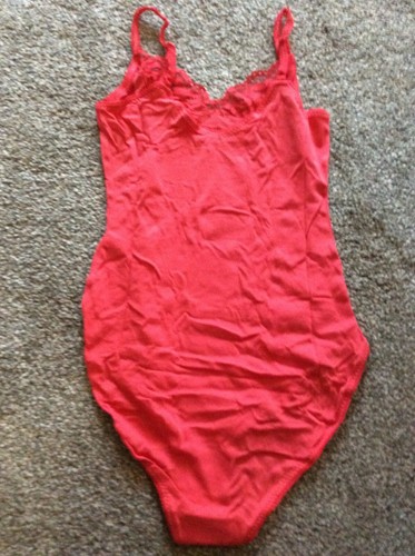 Free People Side of Sass Body - LadyBird rot oder schwarz - verschiedene Größen - Bild 20 von 32