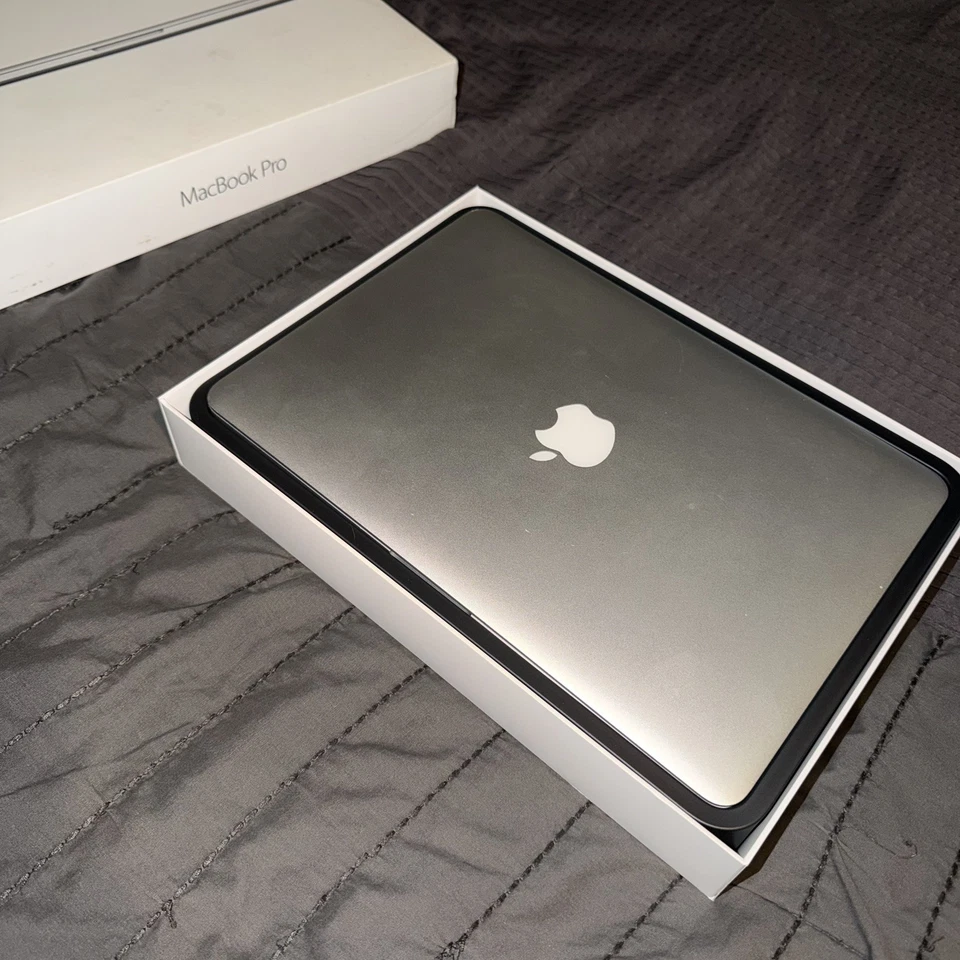 Apple MacBook Pro 13 pol. Bateria I5 2.7GHz, 8GB RAM, 128GB SSD, início de 2015 - Imagem 2 de 4