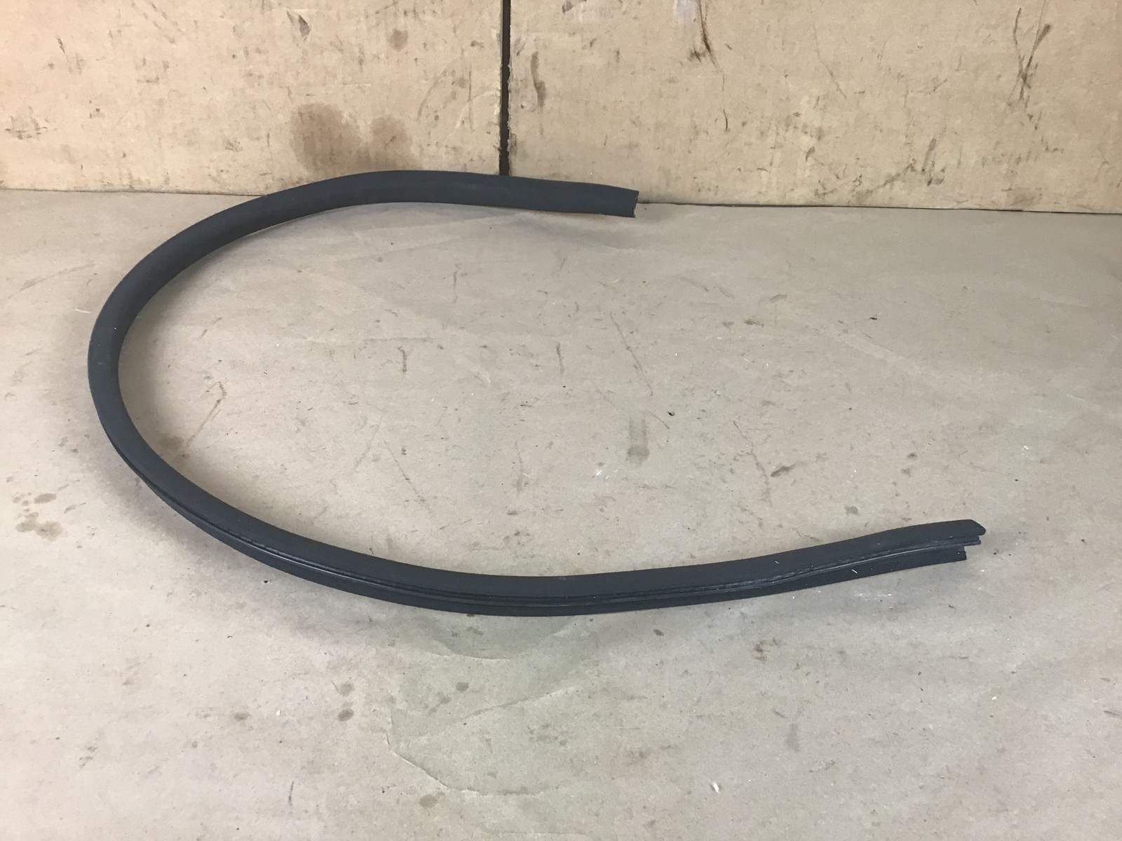 McLaren 650S Can-Am 2015-2017 Left Outer window scraper seal