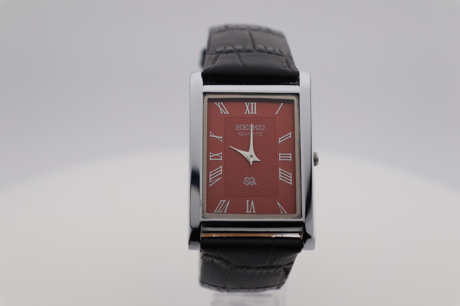Vintage Seiko Slim Quartz Red Dial Men's Wrist Watch with Black Strap