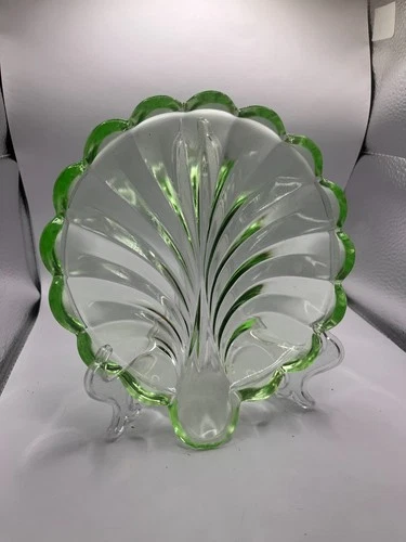 VINTAGE ART DECO URANIUM GLASS GREEN LEAF SHELL DISH 1930'S SCALLOPED RIM