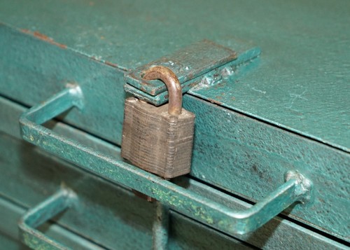 ANTIQUE CIRCA 1920'S TEAL COLOURED LOCKABLE MACHINIST WORK TOOL BOX WITH LOCK - Picture 11 of 11