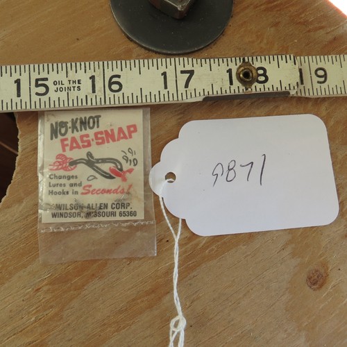 Vintage No-Knot Fas-Snap Windsor Mo. for fishing lure or hook (lot#9871)