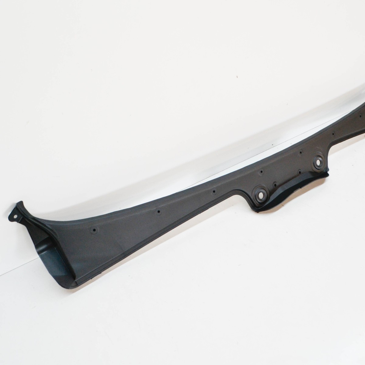 BMW 6 E63 Front Windshield Cowl Trim 7008922 51717008922 NEW  