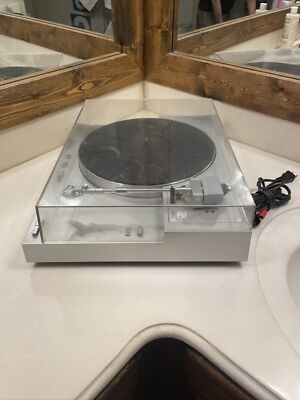Yamaha P-550 Natural Sound Direct Drive Turntable Full Automatic