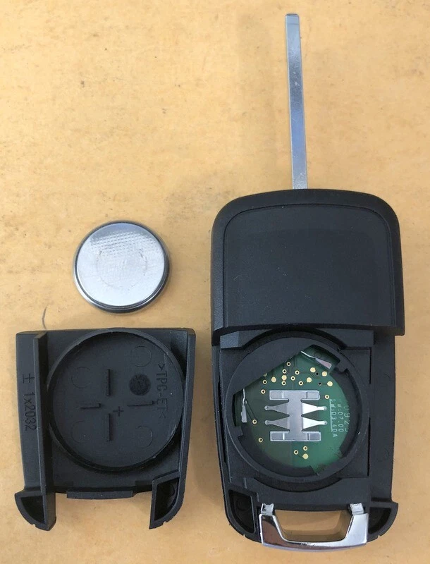 NEW W/ OEM ELECTRONICS GM CHEVROLET BUICK FLIP KEYLESS REMOTE FOB TRANSMITTER - Image 2 of 4