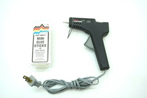CRAFTSMAN Sears 9 80526 Electric Hot Glue Gun with glue sticks included