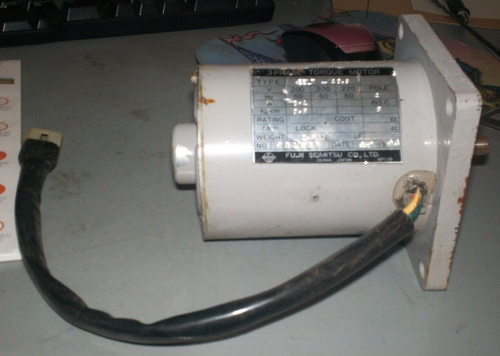 Fuji SEIMITSU EELT-40.6 Motore coppia trifase 200-220V 50/60Hz 4 poli .1A (UU6) - Foto 1 di 5