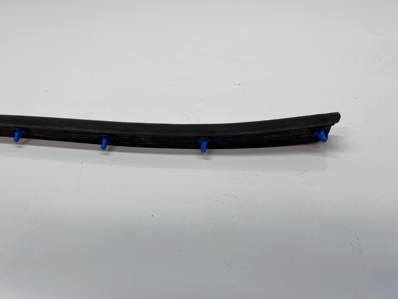 LAMBORGHINI AVENTADOR DRIVER LEFT LH DOOR SILL PANEL GASKET SEAL OEM 470853383