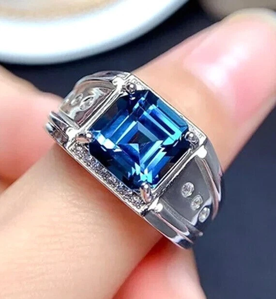 Anillo de lujo para hombre con topacio azul Londres simulado corte Asscher chapado en oro blanco de 14 k Foto 2 de 4